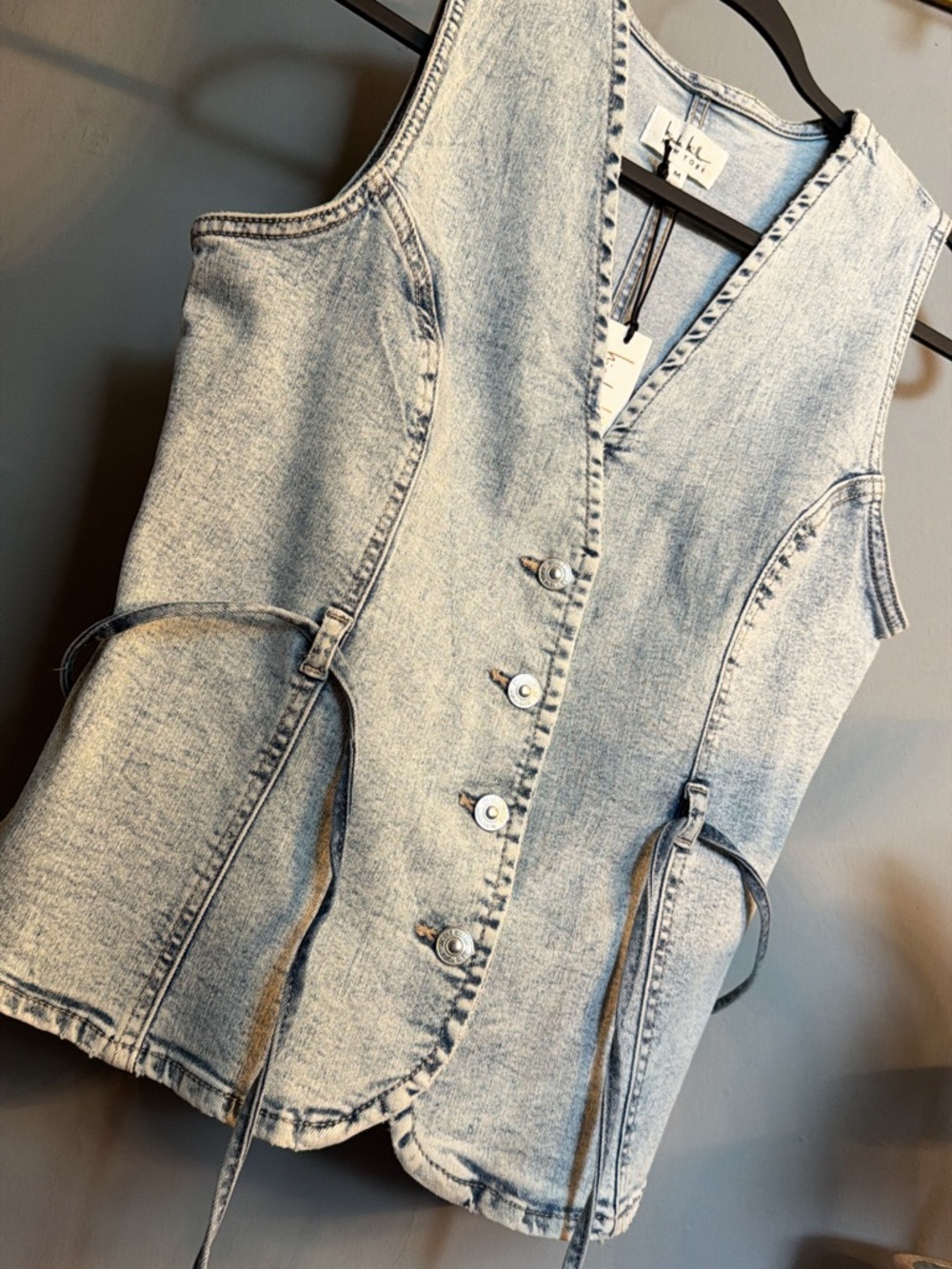 NWT Nicole Miller Light Wash Denim Vest with Belt Tie Waist | Size M - Picture 2 of 4